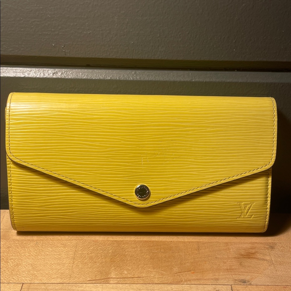 Louis Vuitton Sarah Epi Wallet!